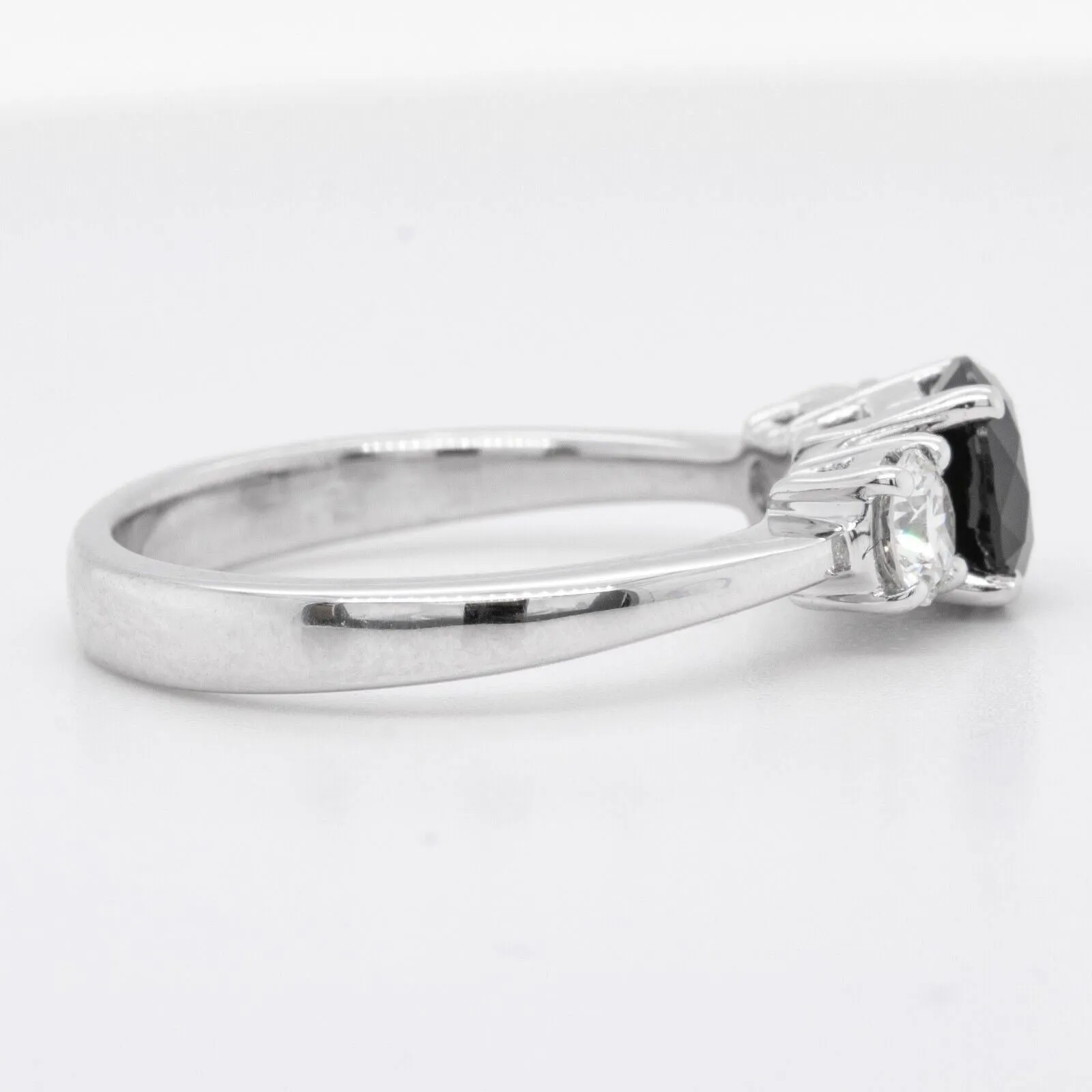 18k White Gold Three Stone White & 6mm Black Diamond Ring 0.40ctw size 5.5