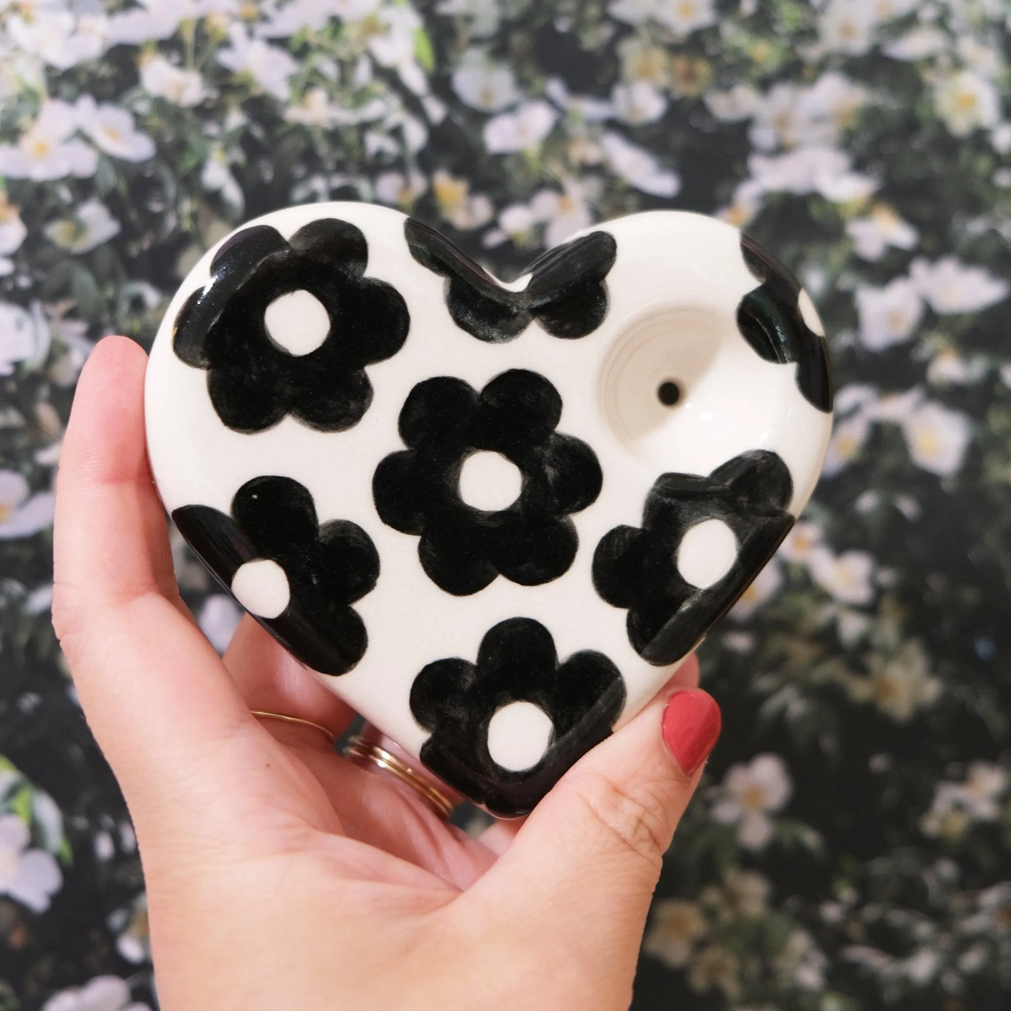 Daisy Porcelain Heart Botanical Vessel