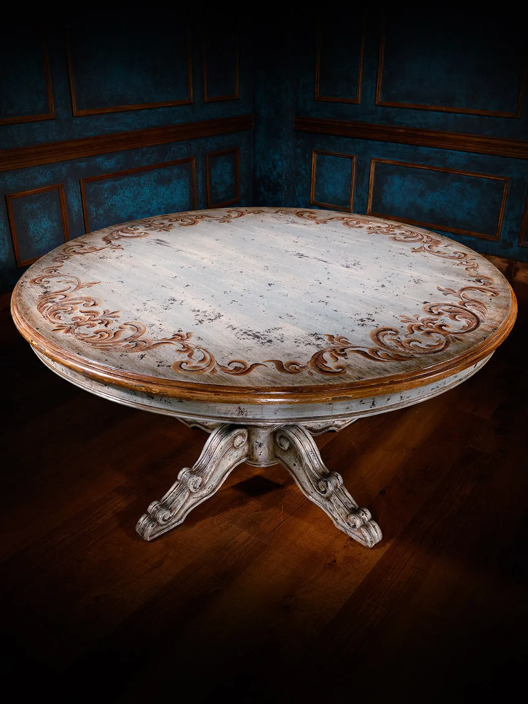 Maci Heirloom Round Dining Table