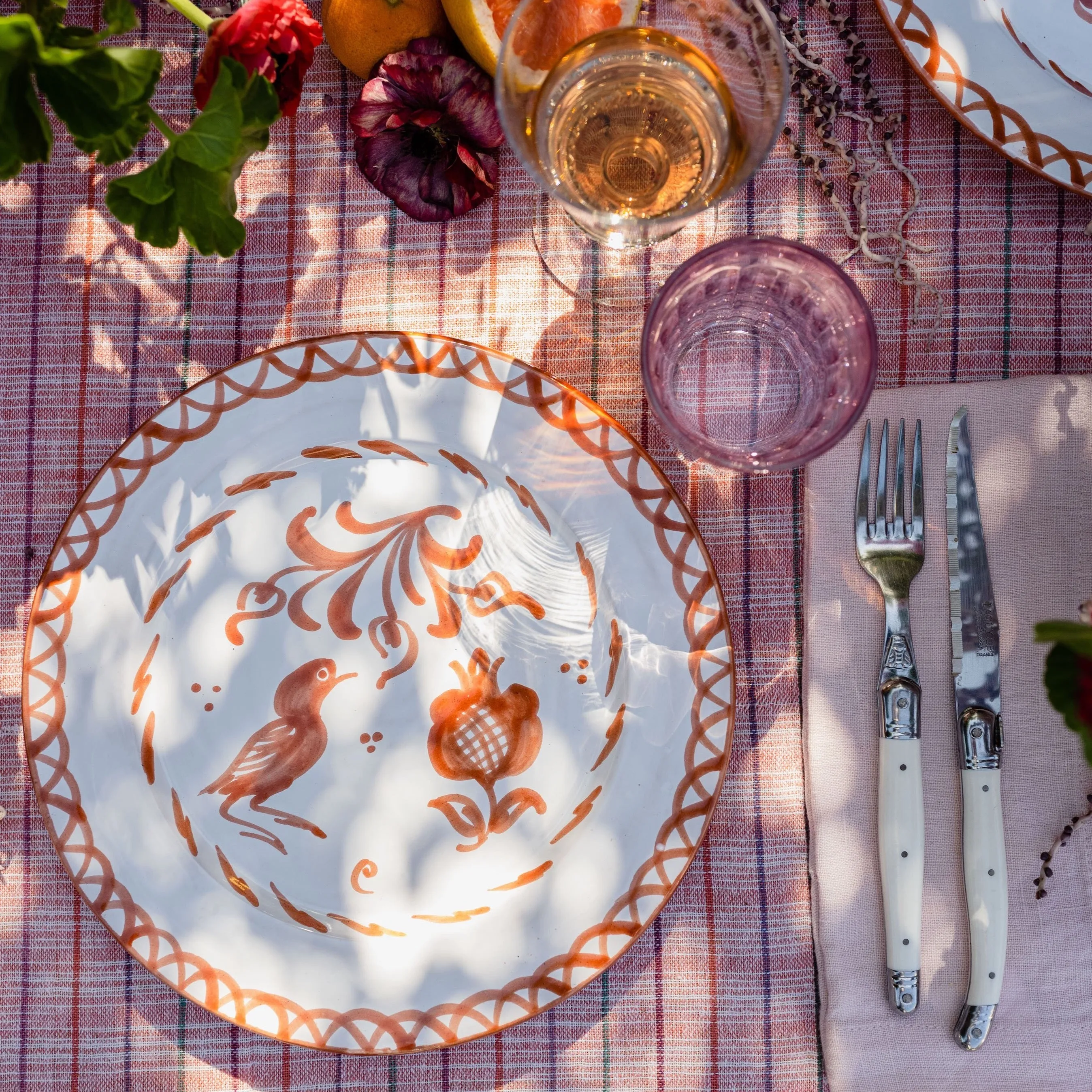 POMELO CASA Dinner plate with hand painted designs