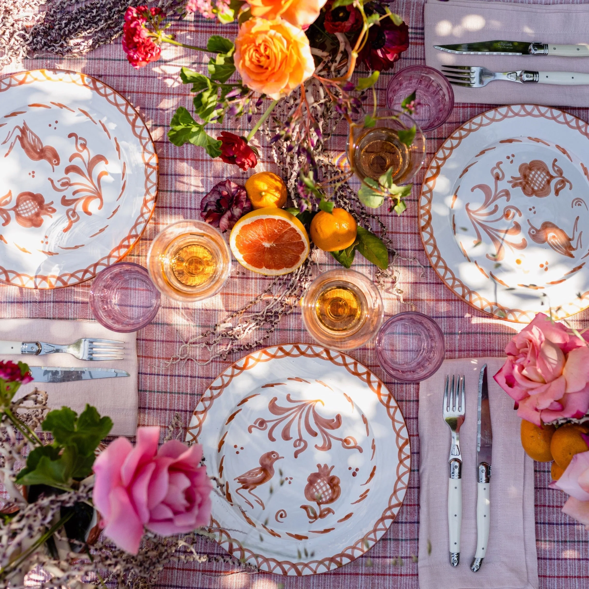 POMELO CASA Dinner plate with hand painted designs