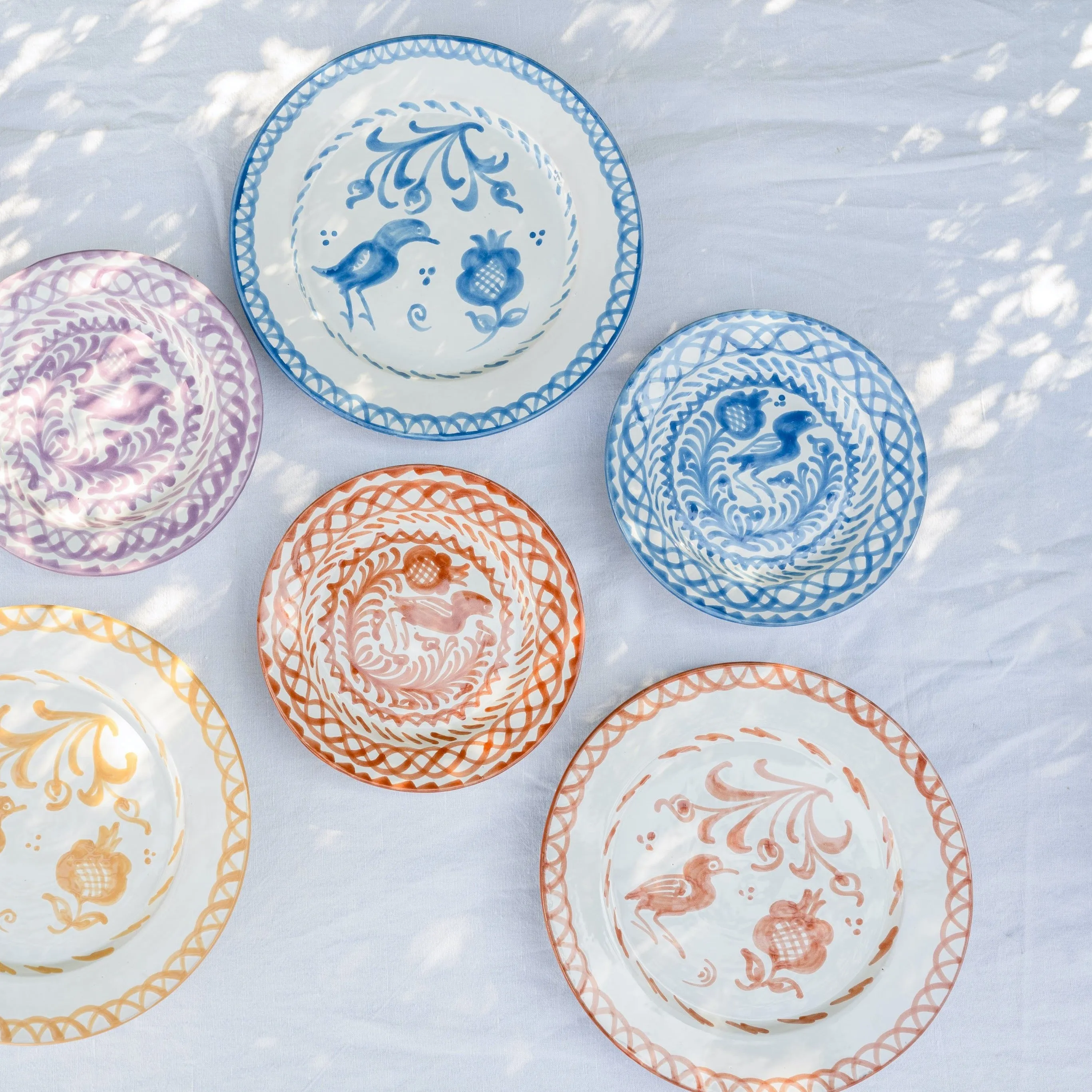 POMELO CASA Dinner plate with hand painted designs