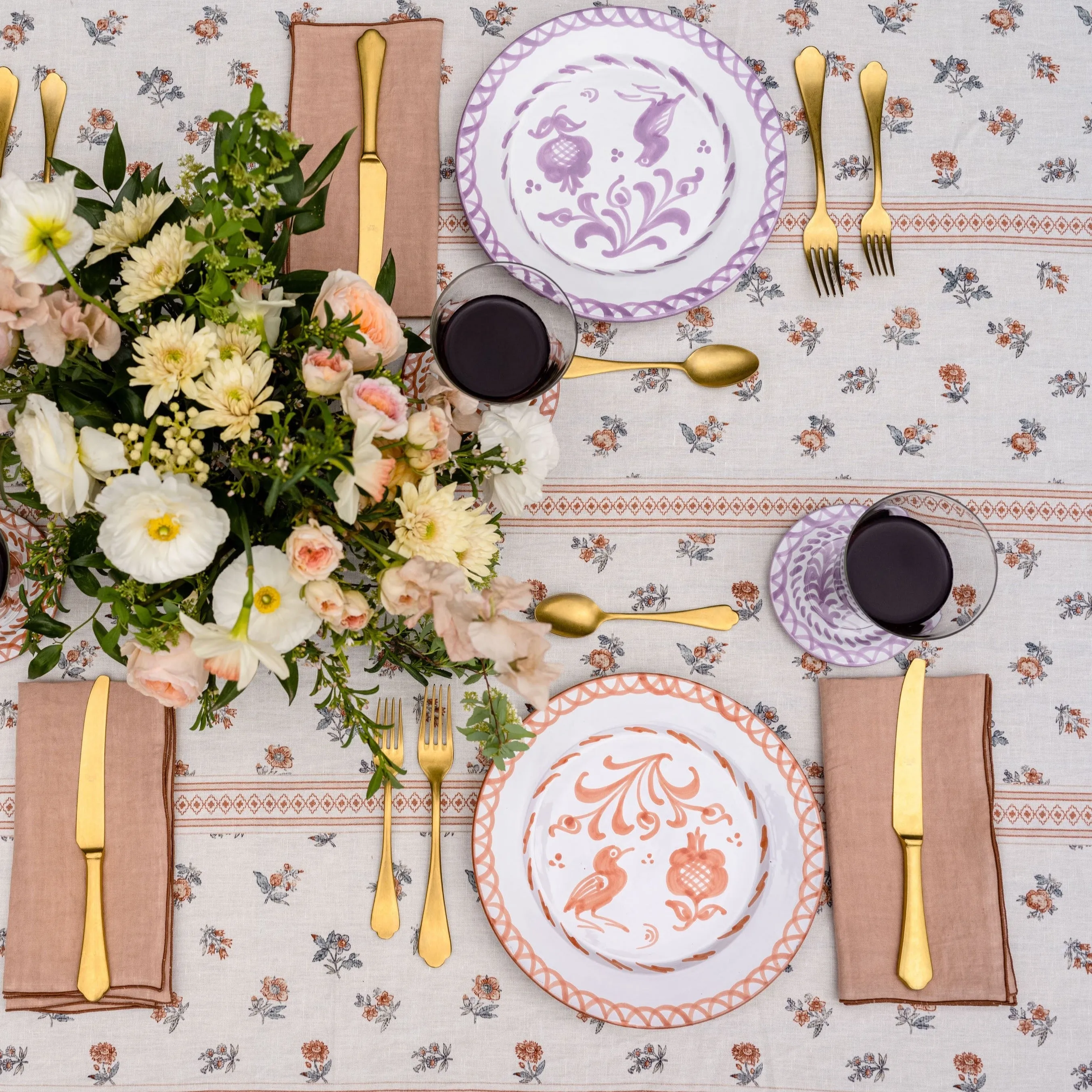 POMELO CASA Dinner plate with hand painted designs