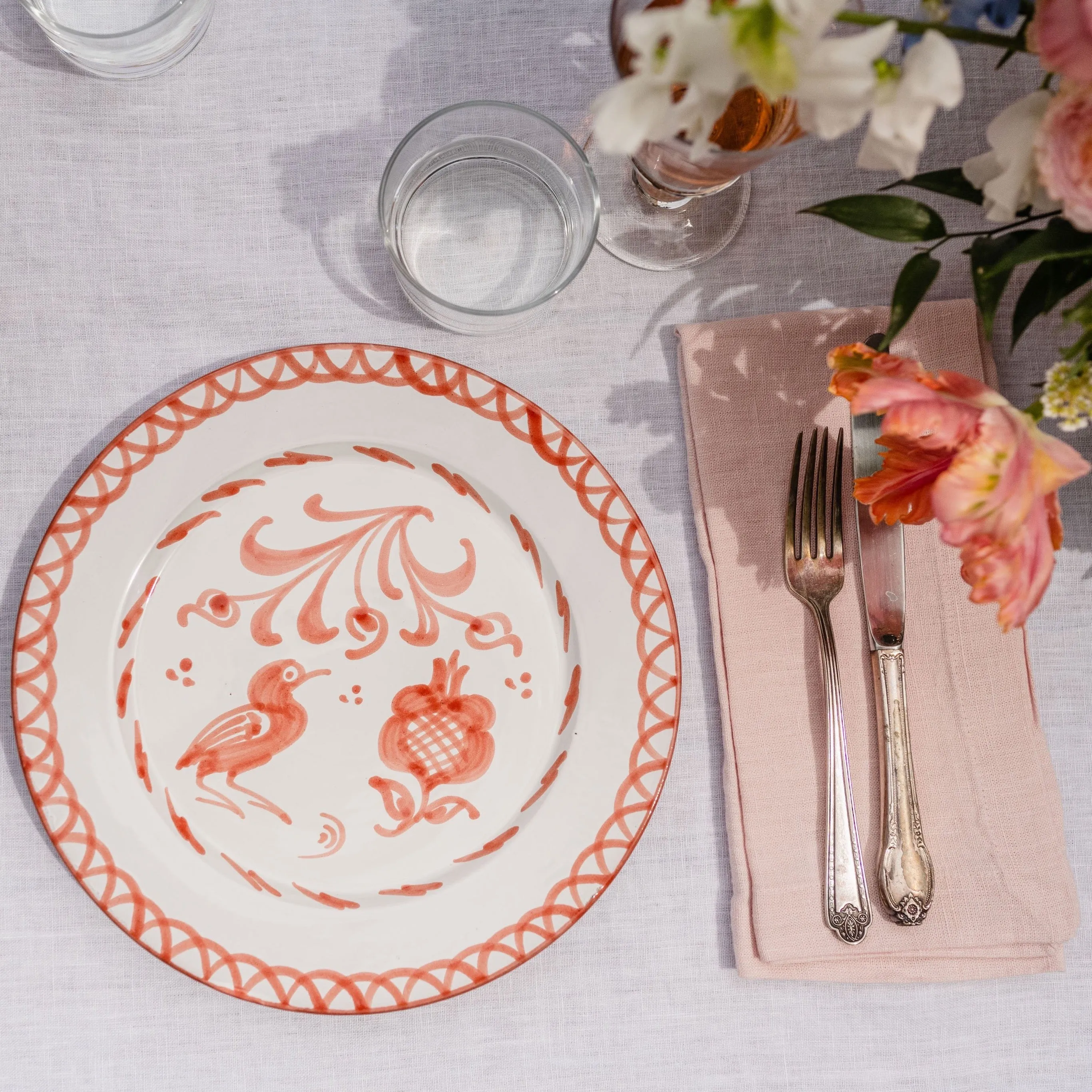 POMELO CASA Dinner plate with hand painted designs